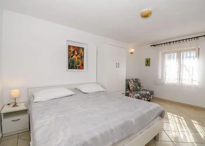 Anna Apartman *