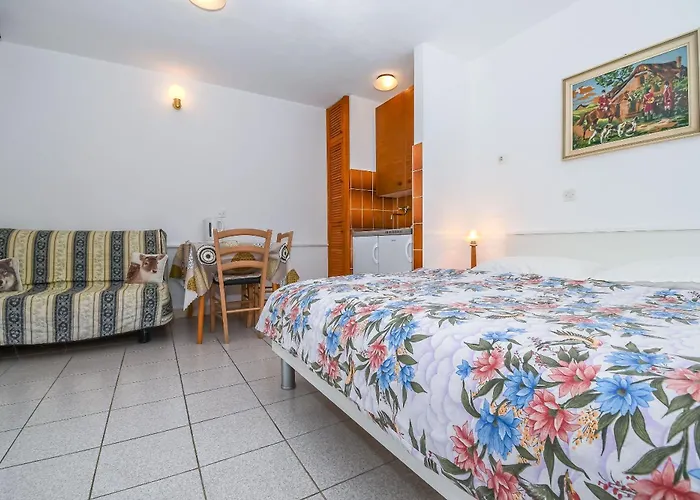 Anna Apartman *